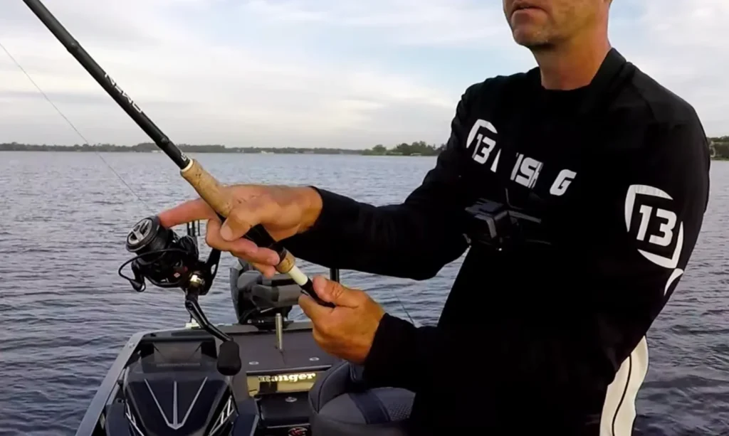 use the dominant hand to set the hook swiftly and firmly, and then continue to reel in the fish. 